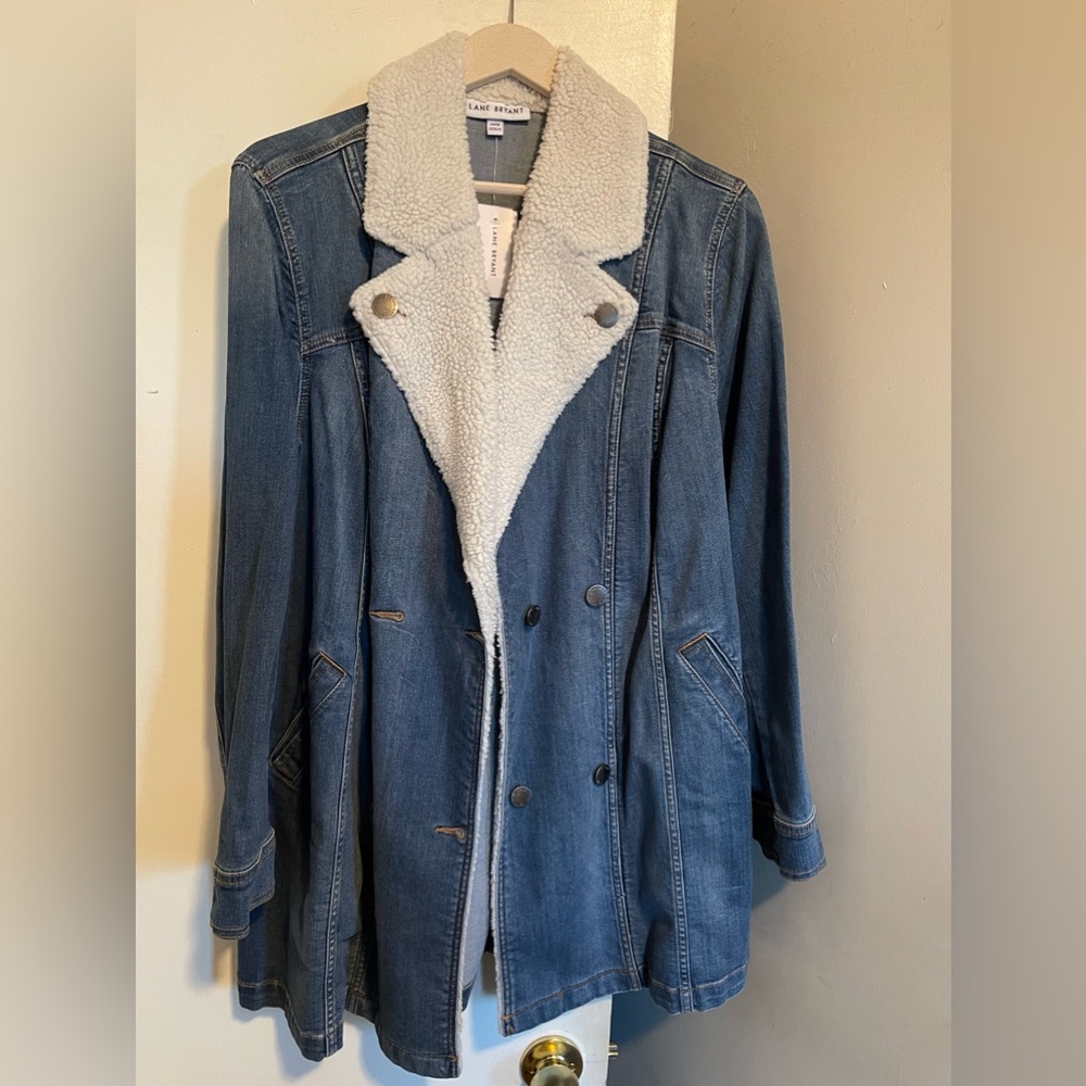 NWT: A lovely LB button down Jean jacket with pockets.
